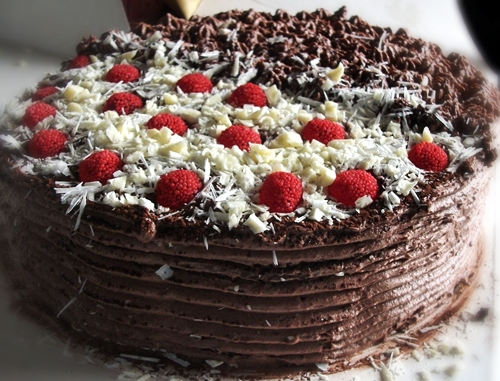 çikolatalı doğum günü pastası tarifi